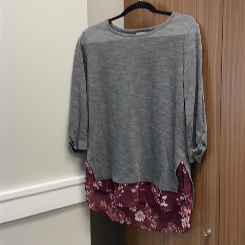 Super comfy sweater! Grey with floral.